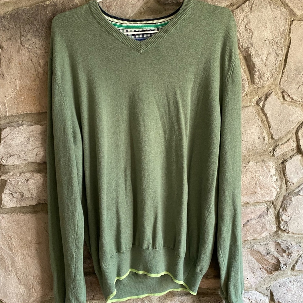 ✨BASS GREEN SWEATER✨